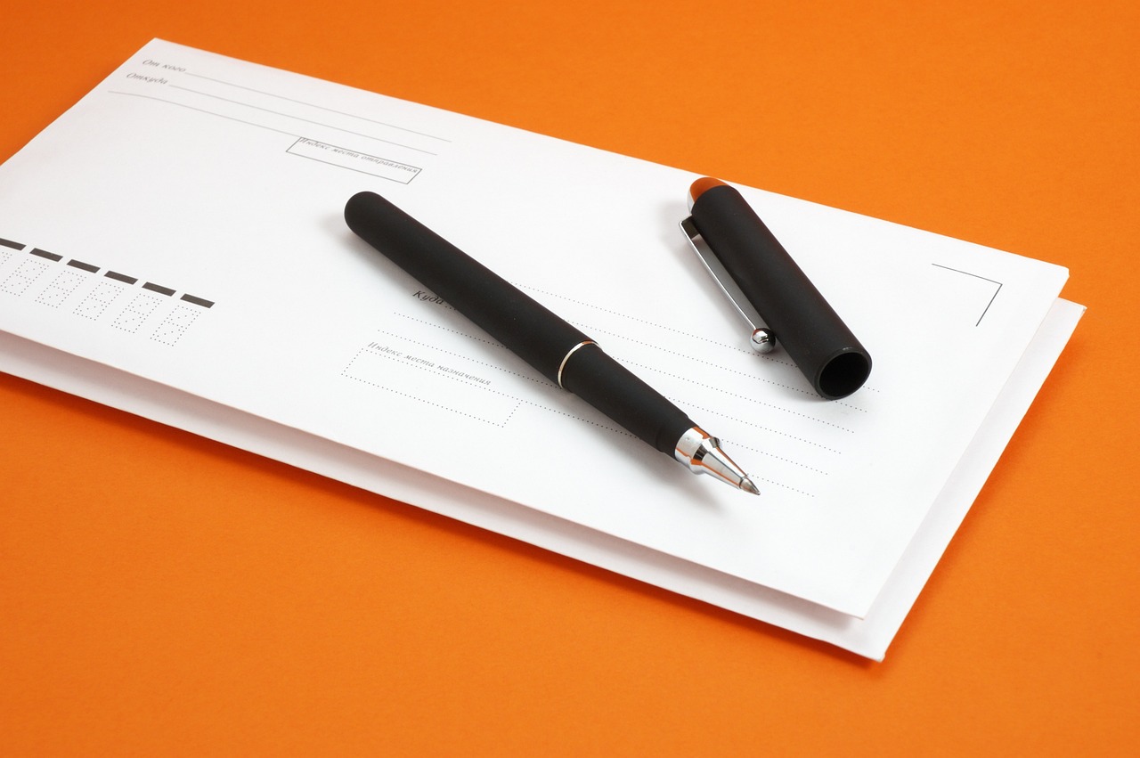 Immagine che illustra i controlli sui bonifici senza causale in un contesto finanziario.