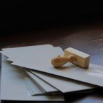 Immagine che illustra strategie legali per evitare l'imposta di bollo sul conto titoli nel 2026.