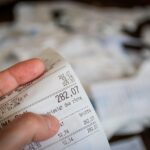 Estratto conto trimestrale che evidenzia le spese bancarie e i costi associati ai servizi finanziari.