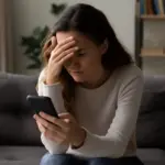 Cosa provoca la dipendenza da smartphone? Il rischio nascosto per il benessere mentale