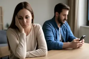 Solitudine emotiva nelle relazioni: i segnali da riconoscere per evitarla prima che diventi un problema